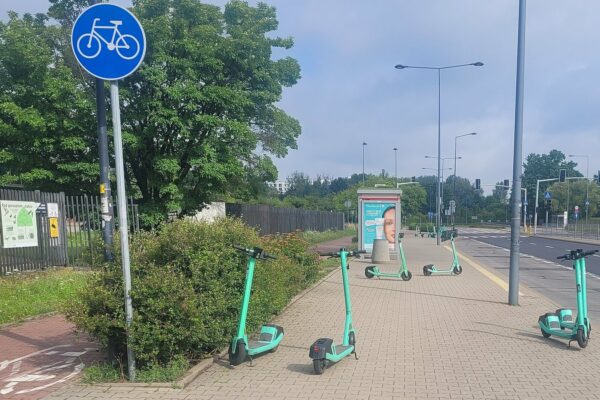 Dość strachu na chodnikach. Apel o uregulowanie hulajnóg elektrycznych