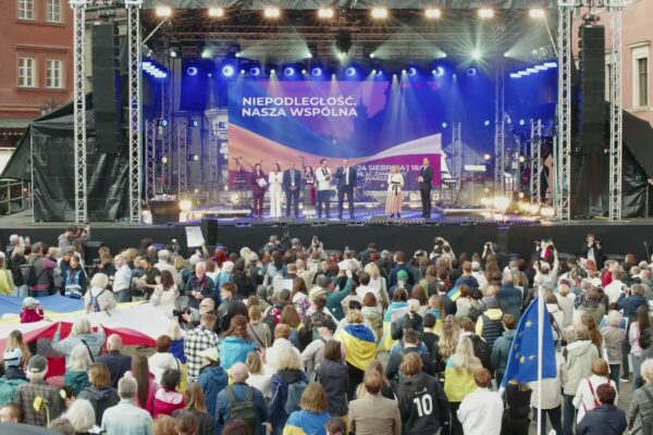 30 tysięcy osób na Placu Zamkowym. Po Dniu Niepodległości Ukrainy: zadanie na dwie minuty