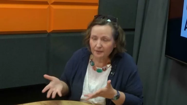Renata Lis w studiu Cafe Akcja podczas rozmowy