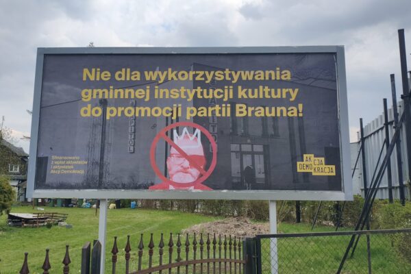 Billboard w Miliczu. Wspieramy lokalne działania przeciwko skrajnej prawicy