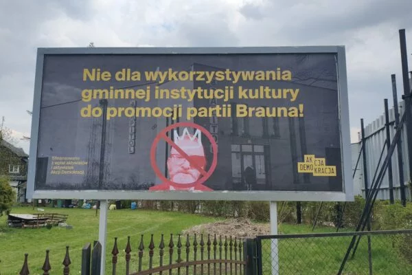 Billboard w Miliczu. Wspieramy lokalne działania przeciwko skrajnej prawicy