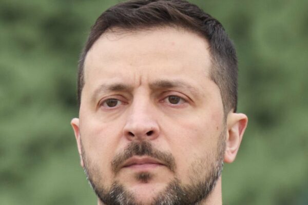 Nie wbijajmy klina między Polskę i Ukrainę. Order dla Zełenskiego czas na opamiętanie