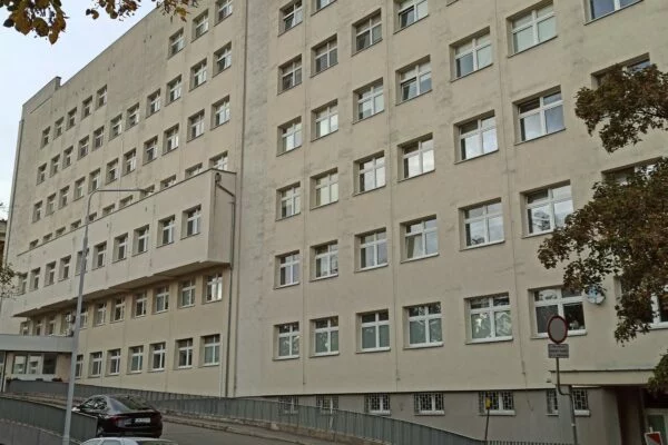 Kaja Godek pod największą porodówką na Dolnym Śląsku. Apelujemy do prezydenta Wrocławia o reakcję