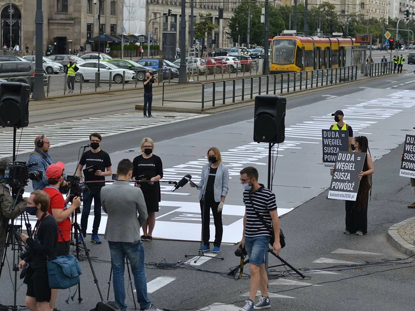 Baner 500 m² „DUDA = WĘGIEL, SUSZA, POWÓDŹ” na placu Konstytucji, 9 lipca 2020