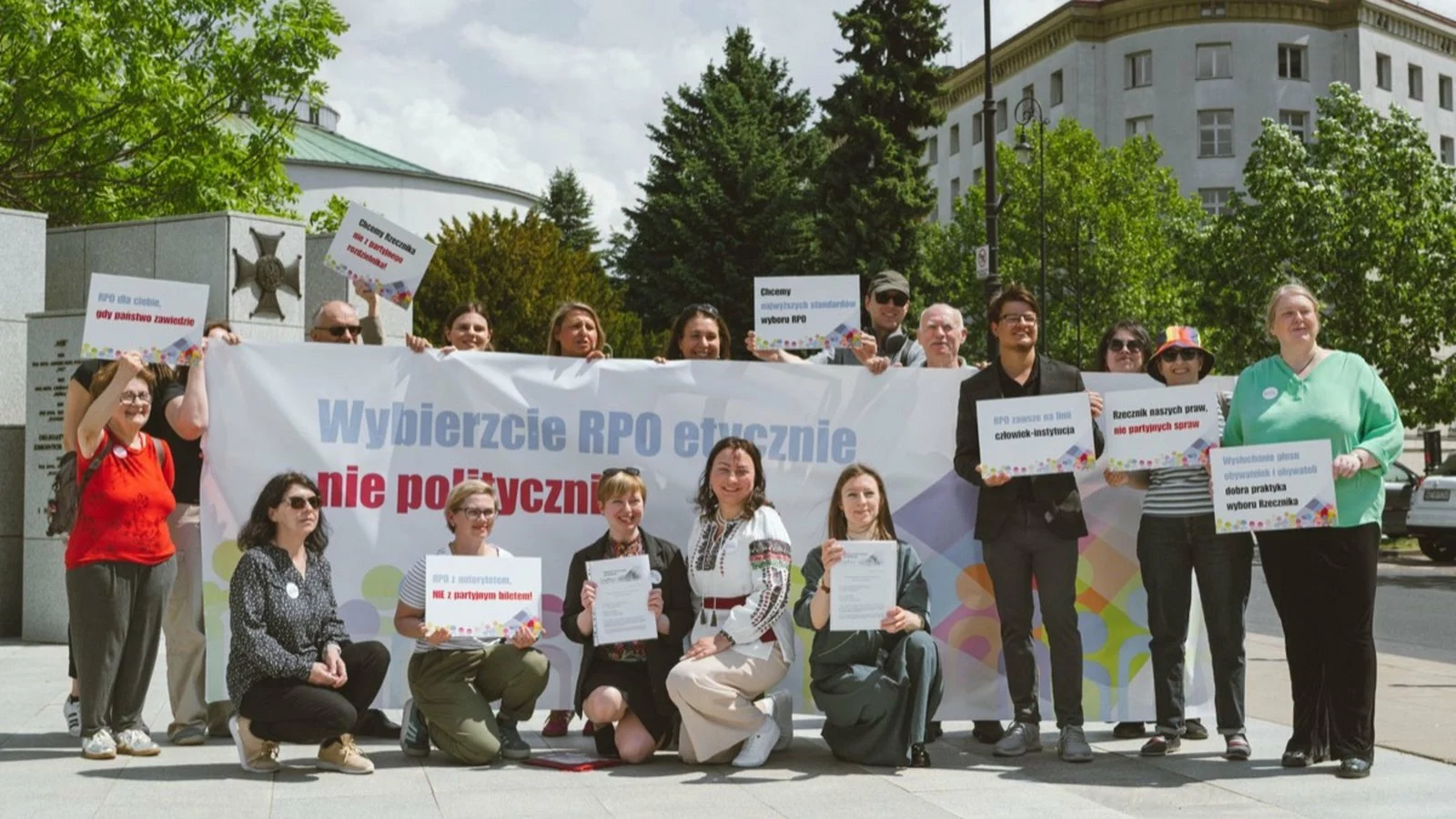 Pikieta „Wybierzcie RPO etycznie, nie politycznie” pod Sejmem, 2026